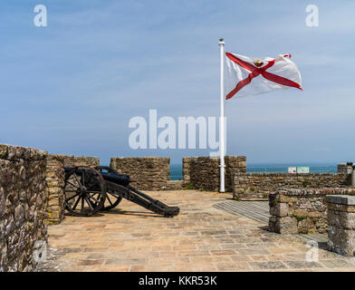 Cannone storici sul Castello di Mont Orgueil in jersey Foto Stock