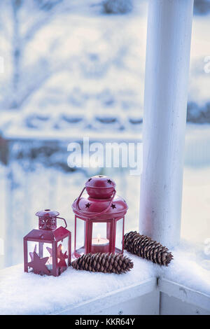 Decorazione di natale nella neve, decorazione, still life Foto Stock