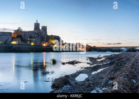 Pont-Saint-Esprit, Languedoc-Roussillon, Provenza, Francia, Europa, vista della città vecchia di Pont-Saint-Esprit nel dipartimento del Gard Foto Stock