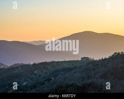L'Italia, l'umbria, Appennini, tramonto sulle montagne Foto Stock