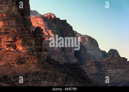 Sunrise nel Wadi Rum, South Jordan, Giordania, Medio Oriente e Asia Foto Stock