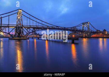 La Kaiser Wilhelm ponte in Wilhelmshaven al blue ora Foto Stock