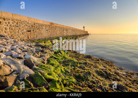 Le mole a Wilhelmshaven all alba di una fredda mattina Foto Stock