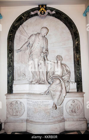 Inghilterra, Londra, Southwark, guys hospital, ragazzi cappella dell'ospedale, grave e la statua commemorativa di Thomas guy, fondatore del guys hospital Foto Stock