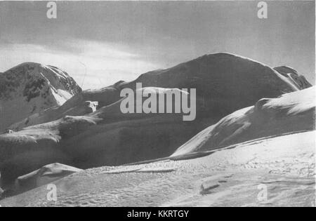 L'immagine *ZA Hribaricami 1941* si riferisce probabilmente a una scena storica in Slovenia, scattata nel 1941 durante un periodo di notevoli sconvolgimenti. La foto cattura un momento nel tempo, riflettendo il clima sociale e politico della seconda guerra mondiale nella regione. Foto Stock