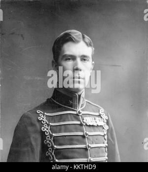 Questa immagine raffigura un giovane Gustavo Adolfo, il principe ereditario di Svezia. Il suo ritratto riflette l'eredità reale e la storia della Svezia durante il suo periodo come membro della famiglia reale. Foto Stock