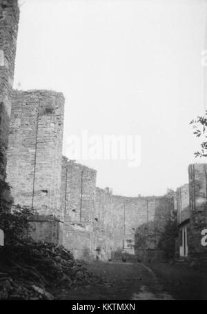 Aura an der Saale è un villaggio in Germania, noto per il suo significato storico e la posizione panoramica lungo il fiume Saale. Foto Stock