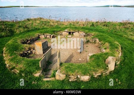 Terraferma e isole Orcadi Scozia recentemente scavato house presso il sito preistorico di barnhouse, stenness, sulle rive di Loch di harray Foto Stock