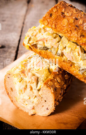 Due panini farciti con insalata gorument Foto Stock