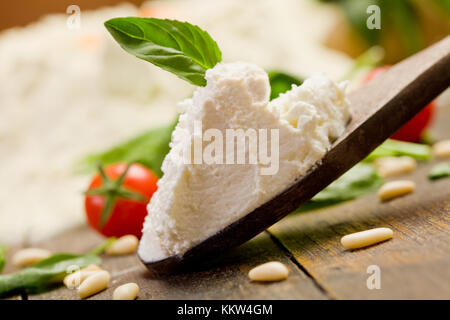 Vari ingredienti per casalingo italiano ravioli con ricotta Foto Stock