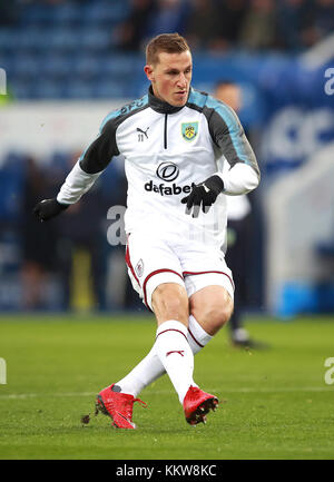 Burnley's Chris Wood in fase di riscaldamento prima della Premier League al King Power Stadium, Leicester. Premere associazione immagine fotografica Data: Sabato 2 dicembre 2017. Vedere PA storia Calcio Leicester. Foto di credito dovrebbe leggere: Mike Egerton/filo PA. Restrizioni: solo uso editoriale nessun uso non autorizzato di audio, video, dati, calendari, club/campionato loghi o 'live' servizi. Online in corrispondenza uso limitato a 75 immagini, nessun video emulazione. Nessun uso in scommesse, giochi o un singolo giocatore/club/league pubblicazioni. Foto Stock