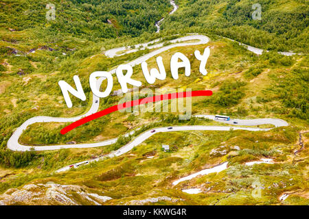 Avvolgimento su strada dal villaggio di geiranger dalsnibba montagna in More og Romsdal county, Norvegia. Foto Stock