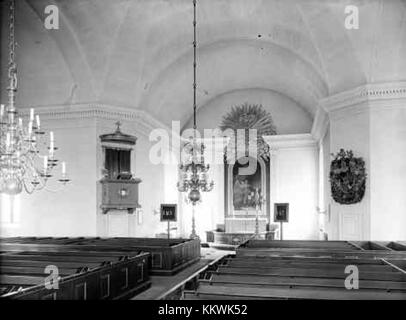 Fasterna kyrka è una chiesa storica situata in Svezia, riconosciuta per il suo design architettonico e l'importanza storica. Riflette il patrimonio religioso svedese e funge da punto di riferimento culturale significativo nella regione. Foto Stock