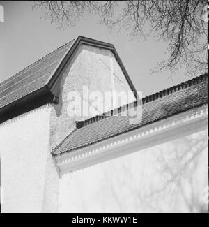 La chiesa di Bro, situata in Svezia, è una chiesa storica conosciuta per la sua architettura e il suo ruolo nella comunità religiosa locale. Si erge come un punto di riferimento chiave nella zona. Foto Stock