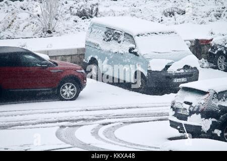 Grenoble, Francia. 01 Dic, 2017. ondata di freddo in Francia con temperature negative e neve in particolare in una stazione ferroviaria della SNCF e sui binari di treni, ter e TGV. di Grenoble, isere, Auvergne RHONE ALPES. grenoble, Francia - 12/01/2017 credit: thibaut/alamy live news Foto Stock