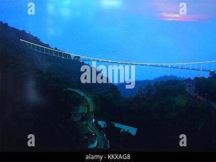 Taipei, Taipei. 30 novembre 2017. Taipei, CINA-novembre 2017: (SOLO PER USO EDITORIALE. CHINA OUT). Vista notturna di Taipei, Taiwan sud-orientale della Cina. Crediti: SIPA Asia/ZUMA Wire/Alamy Live News Foto Stock