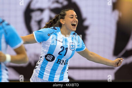 Bieigheim-Bissingen, Germania. 02 dicembre 2017. Macarena gandulfo in Argentina festeggia dopo un gol durante il turno preliminare del Campionato Mondiale di Pallamano femminile tra Repubblica Ceca e Argentina nell'arena EgeTrans di Bietigheim-Bissingen, Germania, 02 dicembre 2017. Credit: Marijan Murat/dpa/Alamy Live News Foto Stock