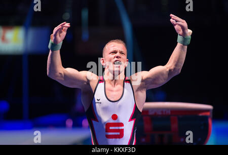 Ludwigsburg, Germania. 2 dicembre 2017. Fabian Hambuechen di KTV Obere Lahn celebra durante la finale della Bundesliga Deutsche Turnliga (Lega tedesca di ginnastica) a Ludwigsburg, Germania, il 2 dicembre 2017. Credito: Deniz Calagan/dpa/Alamy Live News Foto Stock