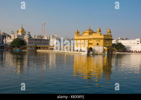 Tempio d'oro, la centrale di luoghi religiosi dei sikh, di Amritsar Punjab Foto Stock