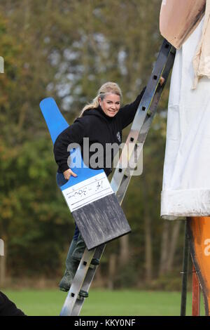 La Edenbridge Bonfire Society rivela il suo famoso ragazzo prima della famosa notte del falò. Quest'anno un'effigie del produttore cinematografico Harvey Weinstein sarà bruciata alla celebrazione di sabato 4 novembre. Con: Harvey Weinstein dove: Edenbridge, Regno Unito quando: 01 Nov 2017 Credit: David Sims/WENN.com Foto Stock