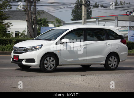 CHIANG MAI, Thailandia - Novembre 21 2017: nuova Honda privato Mobilio van. Foto di road no.121 circa 8 km dal centro cittadino di Chiangmai, Thailandia. Foto Stock