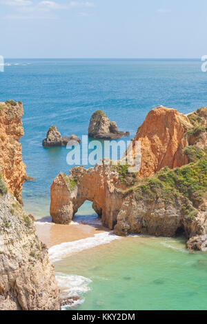 Portogallo - Algarve - Rocce di Praia dos Tres Irmaos - Europa Foto Stock
