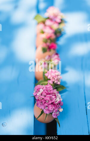 Fiori decorate in gusci, still life pasqua Foto Stock