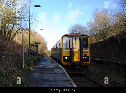 L'Arriva Trains Wales servizio a Swansea si ferma a Sugar Loaf stazione ferroviaria, la maggior parte della stazione remota sul cuore della linea Galles, situato dall'A4 Foto Stock