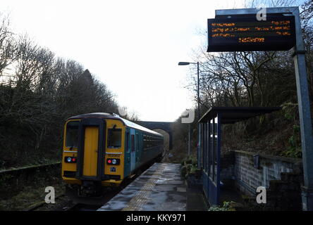 L'Arriva Trains Wales servizio a Swansea si discosta dalla Sugar Loaf stazione ferroviaria, la maggior parte della stazione remota sul cuore della linea Galles, situato da th Foto Stock
