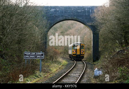 L'Arriva Trains Wales servizio a Swansea si discosta dalla Sugar Loaf stazione ferroviaria, la maggior parte della stazione remota sul cuore della linea Galles, situato da th Foto Stock