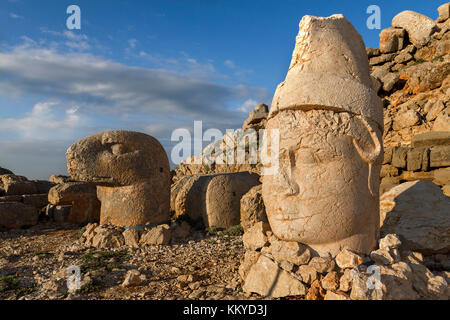 Statua gigante testate costruite nel I secolo a.c. sul monte Nemrut, adiyaman, Turchia. Foto Stock