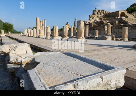 Romano scheda di gioco nelle rovine Romane di Efeso in Turchia. Foto Stock