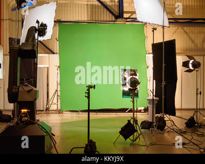 Real svuota lo schermo verde film/foto in studio con illuminazione/apparecchiature da studio Foto Stock