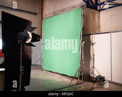Real svuota lo schermo verde film/foto in studio con illuminazione/apparecchiature da studio Foto Stock