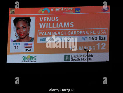 KEY BISCAYNE, FL - 24 MARZO: Venus Williams of USA sconfigge Beatriz Haddad Maia del Brasile al Crandon Park Tennis Center il 24 marzo 2017 a Key Biscayne, Florida persone: Venus Williams Foto Stock