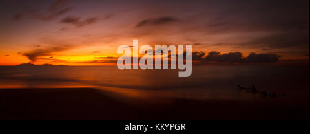 Vista da antigua al recentemente scoppiati al vulcano Montserrat davanti a un incredibile cielo. Foto Stock