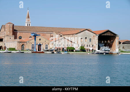 Vista attraverso il bacino grande, Darsena Nuovissima per le costruzioni sul lato ovest, Foto Stock