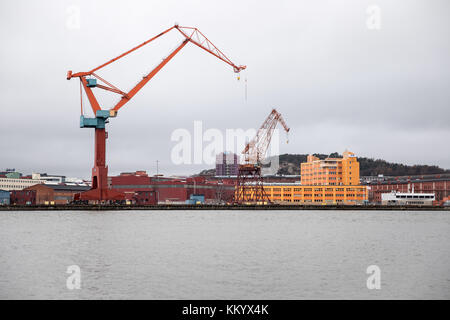 Dock di Göteborg con due gru in vista, Göteborg, Svezia Foto Stock