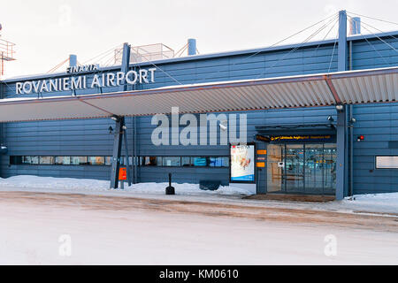 5 marzo 2017 - rovaniemi, Finlandia: ingresso nell'aeroporto di Rovaniemi in inverno Foto Stock