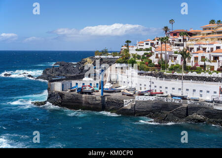 Piscina los chocos, piccolo porto di pesca presso il village puerto de santiago, costa ovest dell'isola di Tenerife, Isole canarie, Spagna Foto Stock