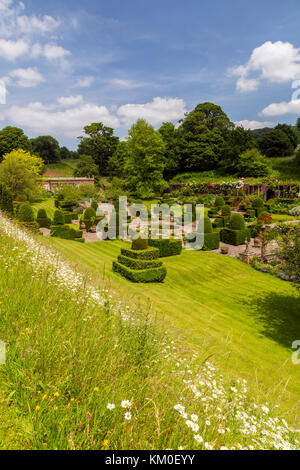 Fountain Court è un italianamente sunken garden a Mapperton House - Il Country Manor casa del Conte di Sandwich nr Beaminster, Dorset, England, Regno Unito Foto Stock