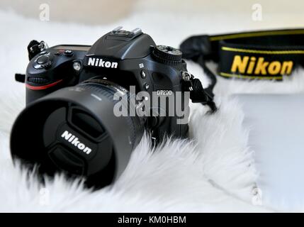 Fotocamera reflex digitale Nikon D7200 con obiettivo Nikkor da 50 mm Foto Stock