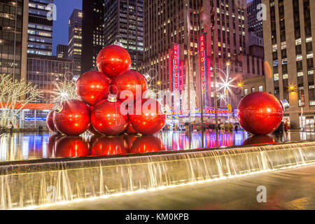 Decorazione di Natale nel centro di Manhattan a New York City Foto Stock