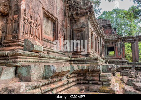 Rovine appartenenti a Angkor Wat in Siem Reap, Cambogia Angkor Wat è un dodicesimo secolo tempio e un famoso sito patrimonio mondiale dell'UNESCO. Foto Stock
