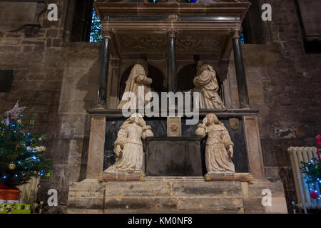 Tomba di George Monox e famiglia, Chiesa di San Giovanni Battista, Cirencester, Gloucestershire, Inghilterra Foto Stock