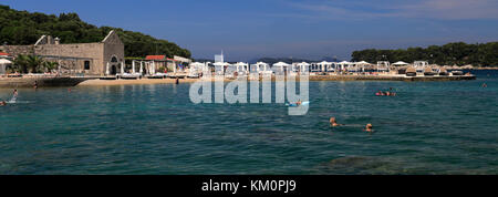 Vista sulla Copa Cabana Beach, Babin Kuk resort, Dubrovnik, costa dalmata, Mare Adriatico, Croazia, Europa. Foto Stock