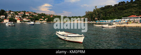 Summer View su Kolocep isola, una delle isole Elafiti vicino Dubrovnik, costa dalmata, Mare Adriatico, Croazia, Europa Foto Stock