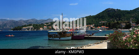 Vista estiva della spiaggia di Isola di Lopud, una delle isole Elafiti vicino Dubrovnik, costa dalmata, Mare Adriatico, Croazia, Europa Foto Stock