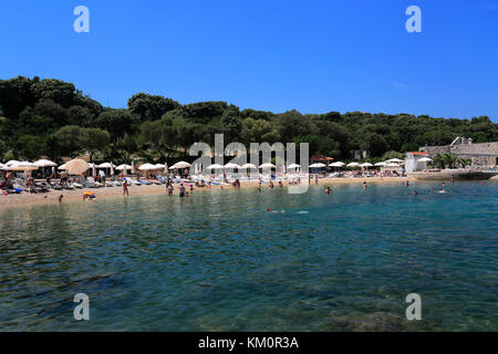 Vista sulla Copa Cabana Beach, Babin Kuk resort, Dubrovnik, costa dalmata, Mare Adriatico, Croazia, Europa. Foto Stock