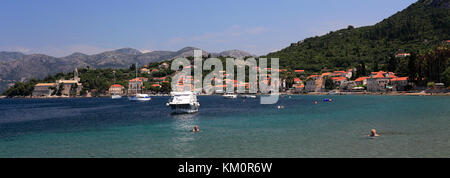 Vista estiva della spiaggia di Isola di Lopud, una delle isole Elafiti vicino Dubrovnik, costa dalmata, Mare Adriatico, Croazia, Europa Foto Stock